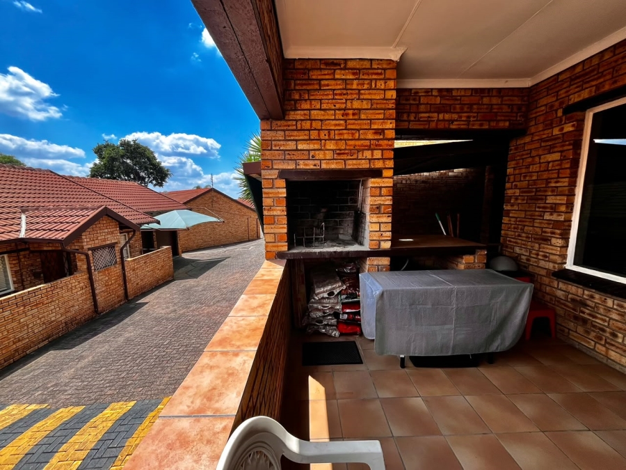 2 Bedroom Property for Sale in Safari Gardens North West
